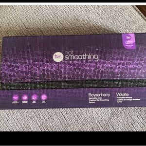 Tiri Hot Smoothing Iron in Boysenberry